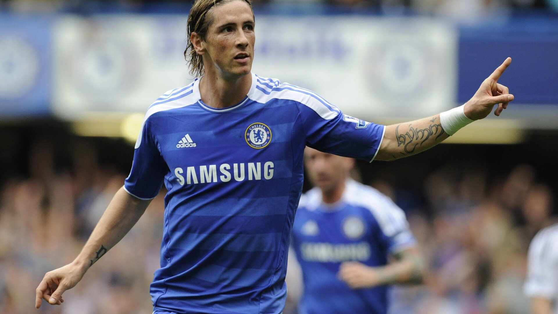开云体育入口-网坛传奇跨界燃爆！穆古鲁扎热火问鼎冠军，回归赛场引爆全网热议